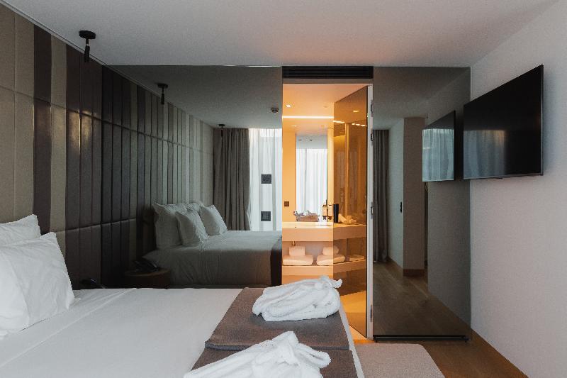 Lumen Hotel and The Lisbon Light Show - Oda