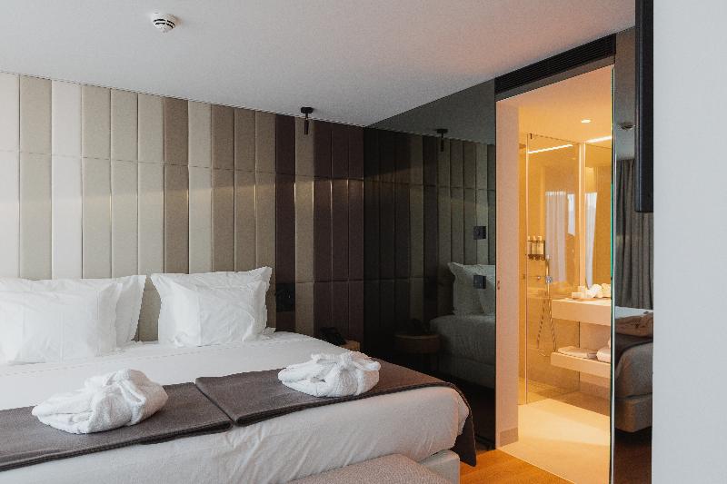 Lumen Hotel and The Lisbon Light Show - Oda
