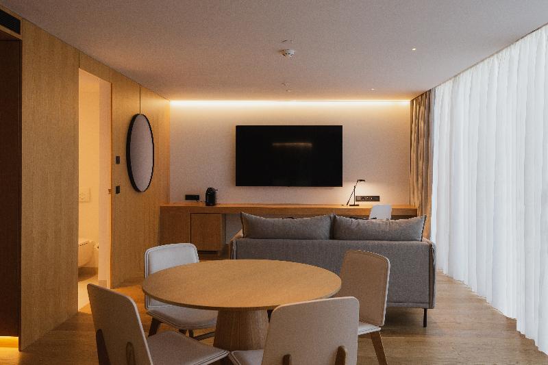 Lumen Hotel and The Lisbon Light Show - Oda