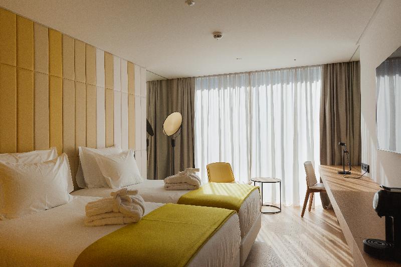 Lumen Hotel and The Lisbon Light Show - Oda