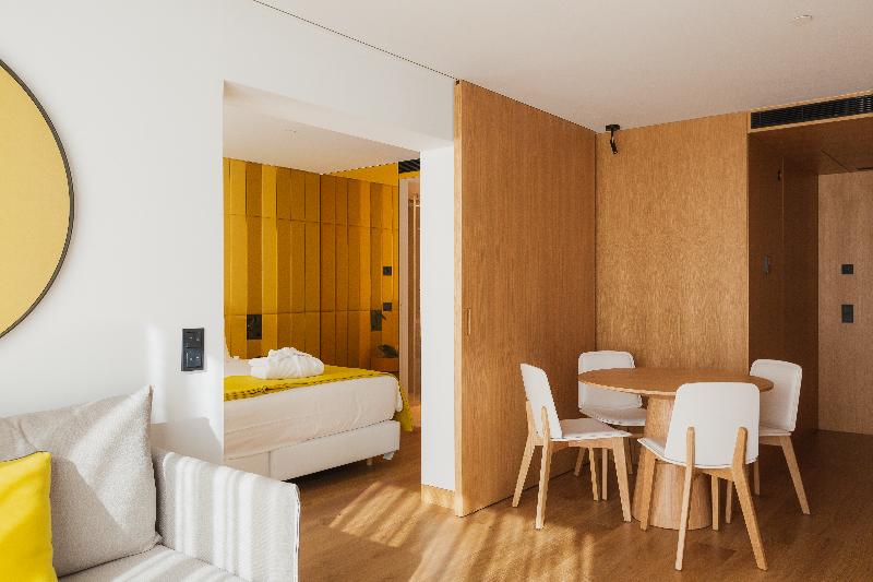 Lumen Hotel and The Lisbon Light Show - Oda