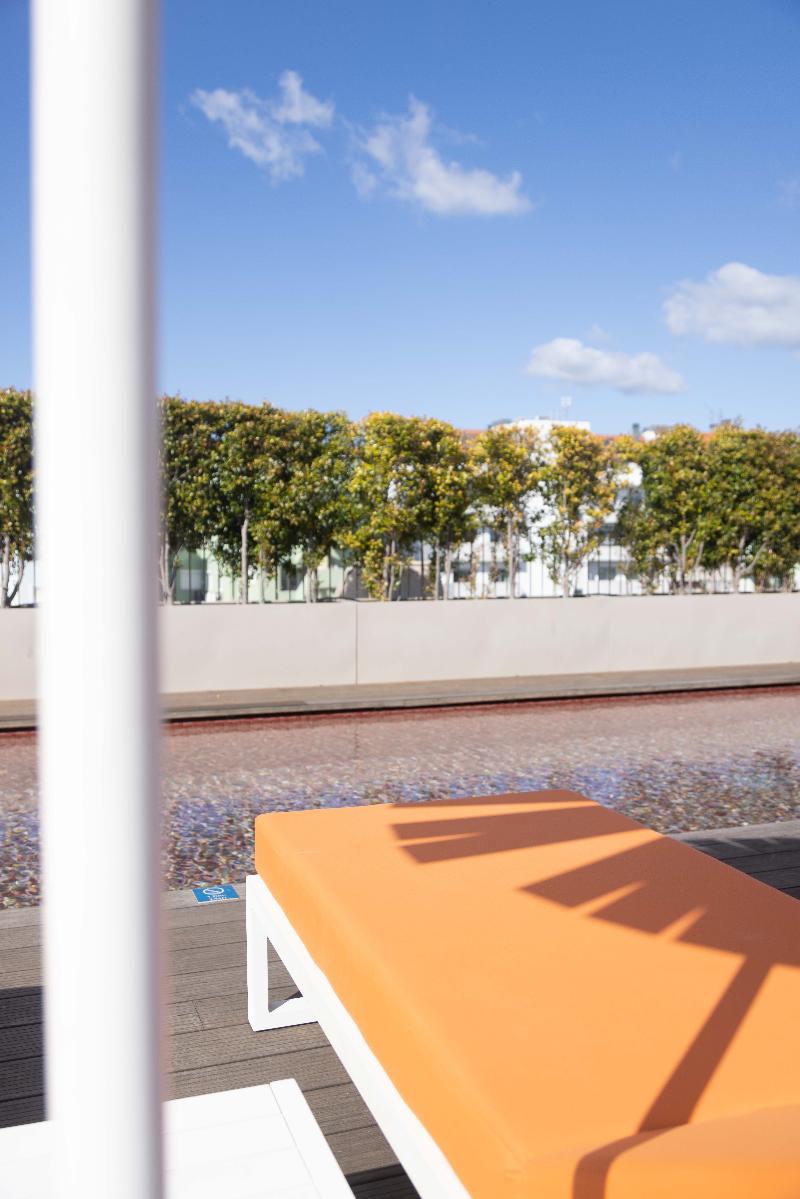 Lumen Hotel and The Lisbon Light Show - Havuz