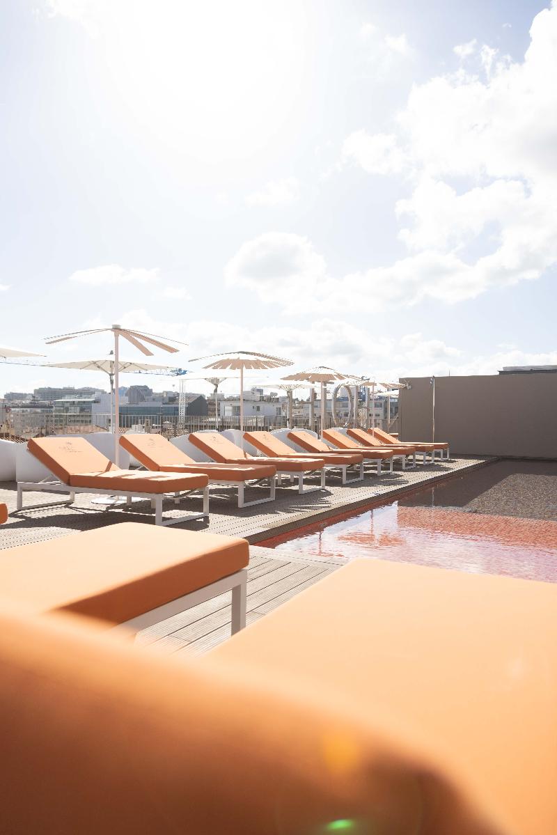 Lumen Hotel and The Lisbon Light Show - Havuz