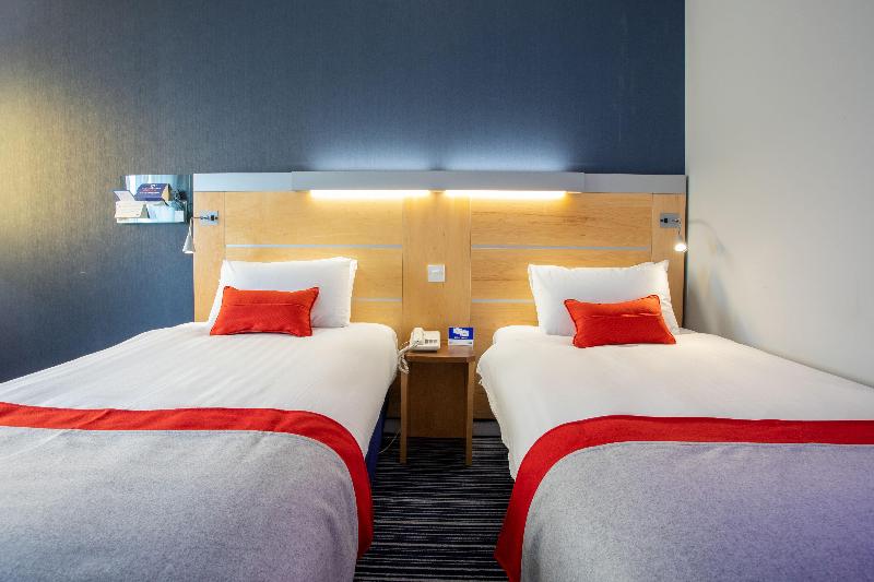 Holiday Inn Express Dunfermline - Oda