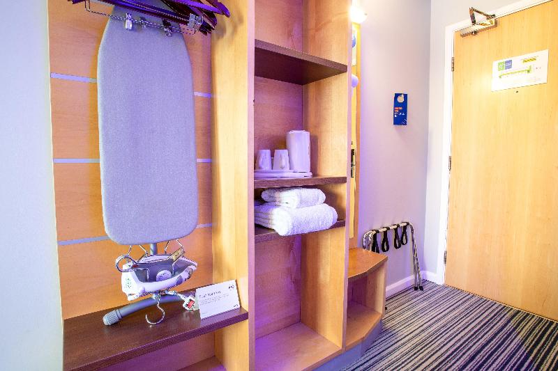 Holiday Inn Express Dunfermline - Oda