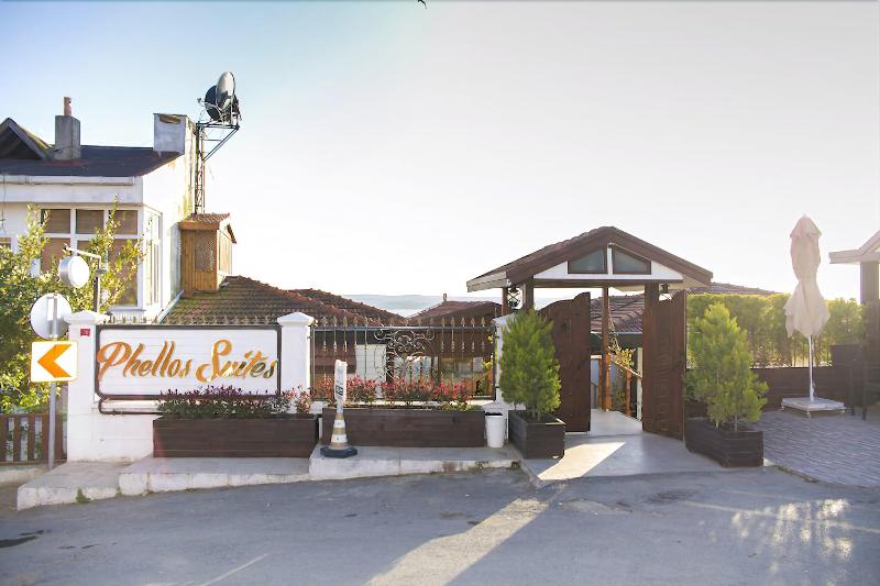 Phellos Suites - Genel
