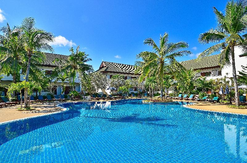 First Bungalow Beach Resort - Havuz