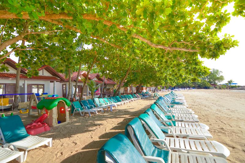 First Bungalow Beach Resort - Plaj