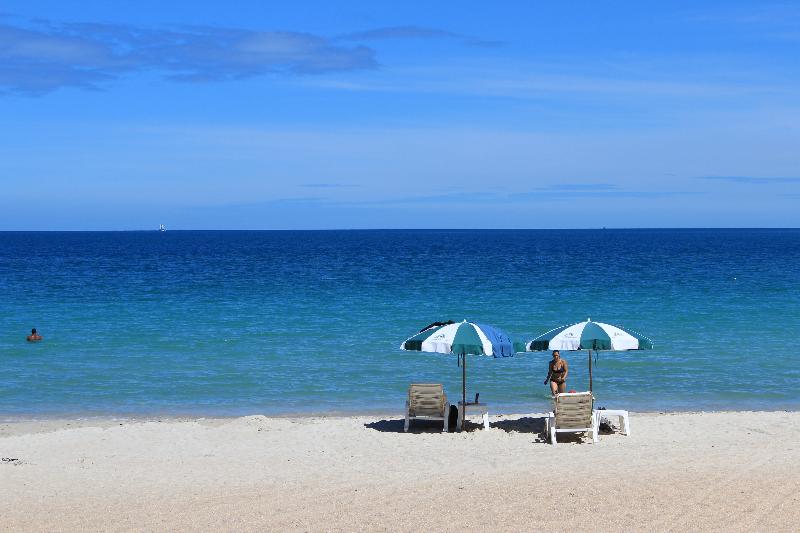 First Bungalow Beach Resort - Plaj