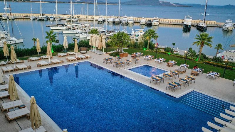 Yacht Club - Genel