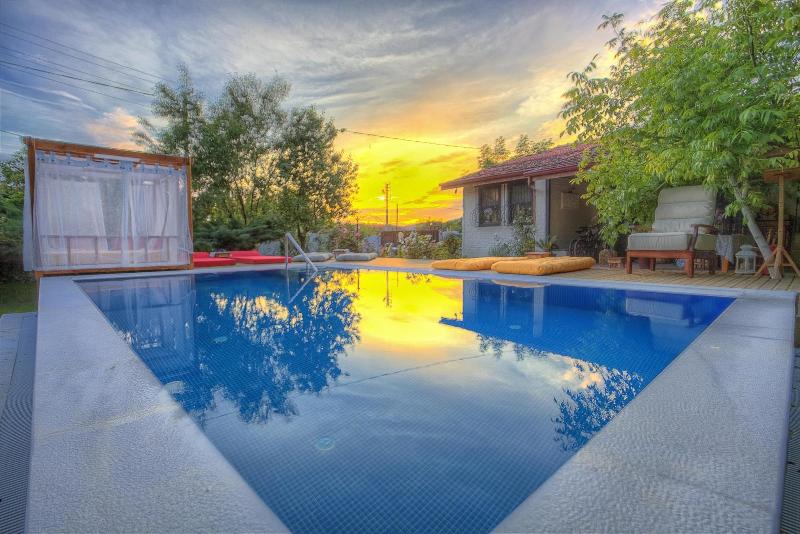 Ephesus Lodge - Genel