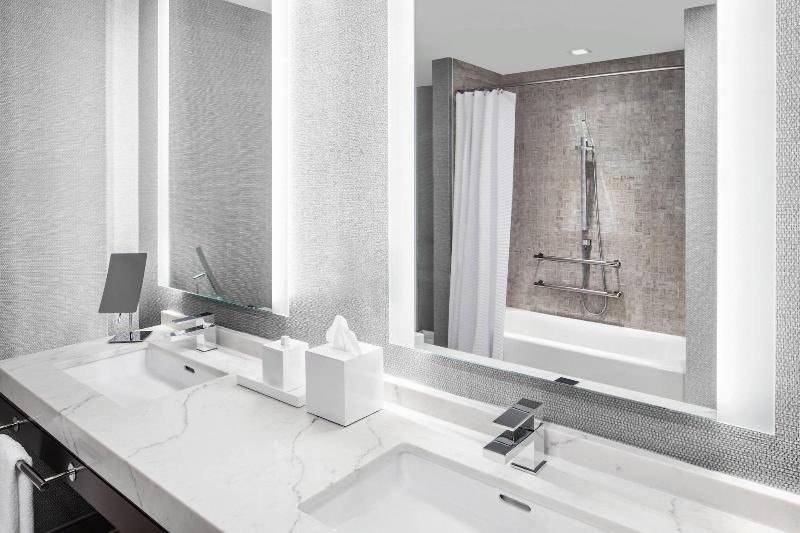 Envue, Autograph Collection - Oda
