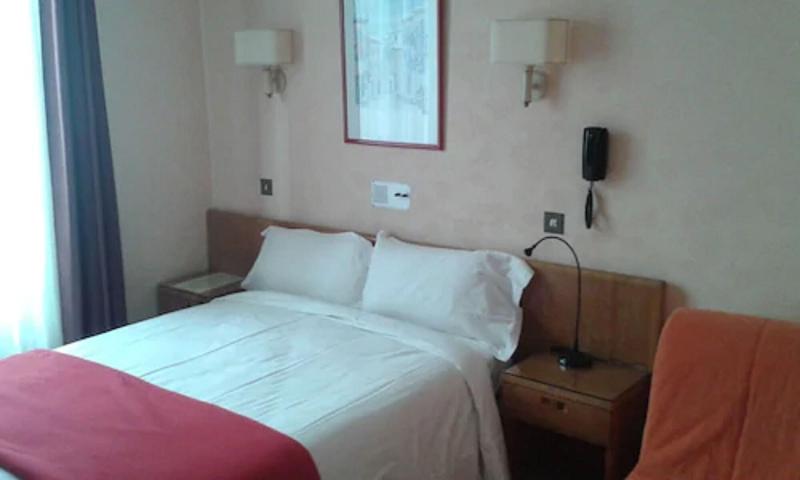 Crystal Hotel - Genel