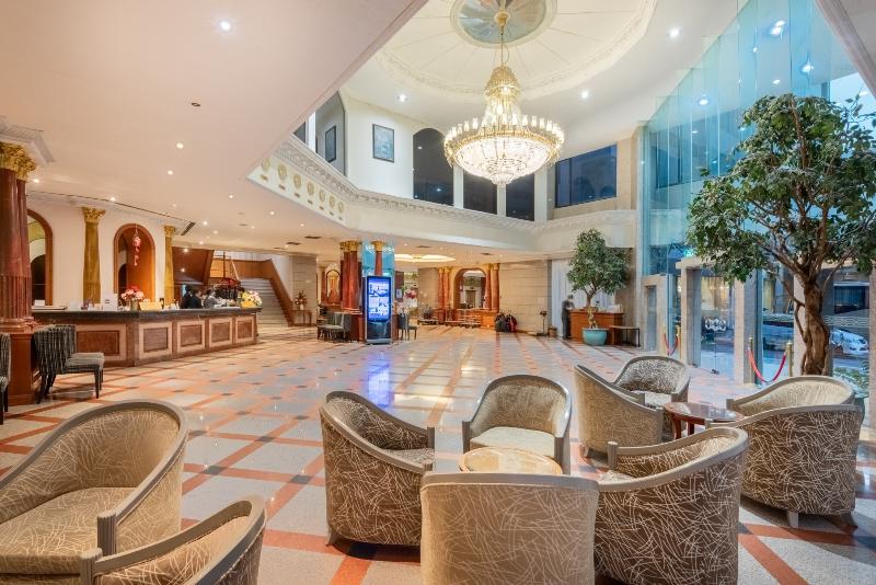 Royal Benja Hotel - Lobi