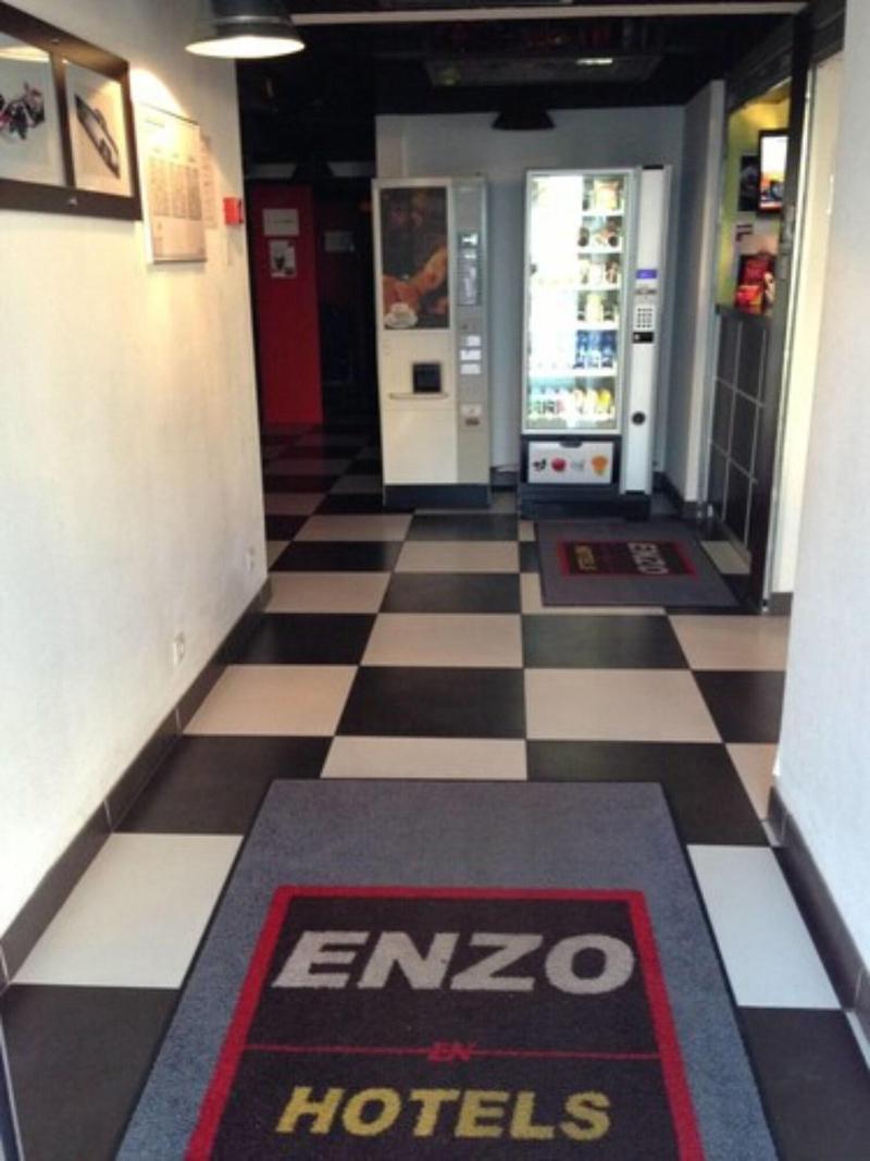 Enzo Hotels - Lobi