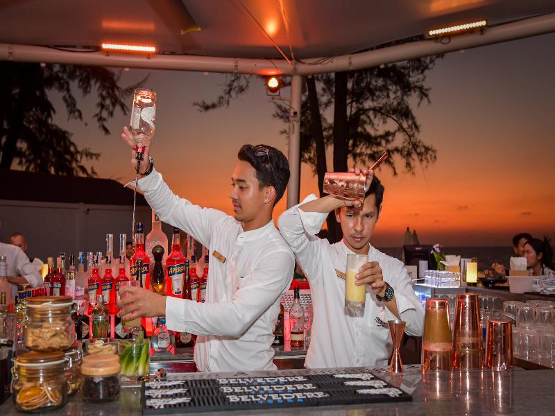 Amora Beach Resort Phuket - Bar