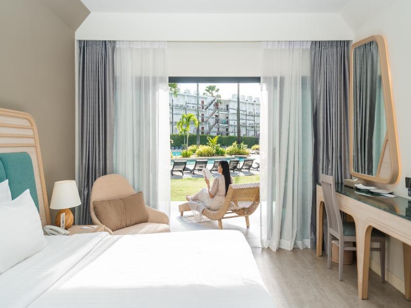 Amora Beach Resort Phuket - Oda