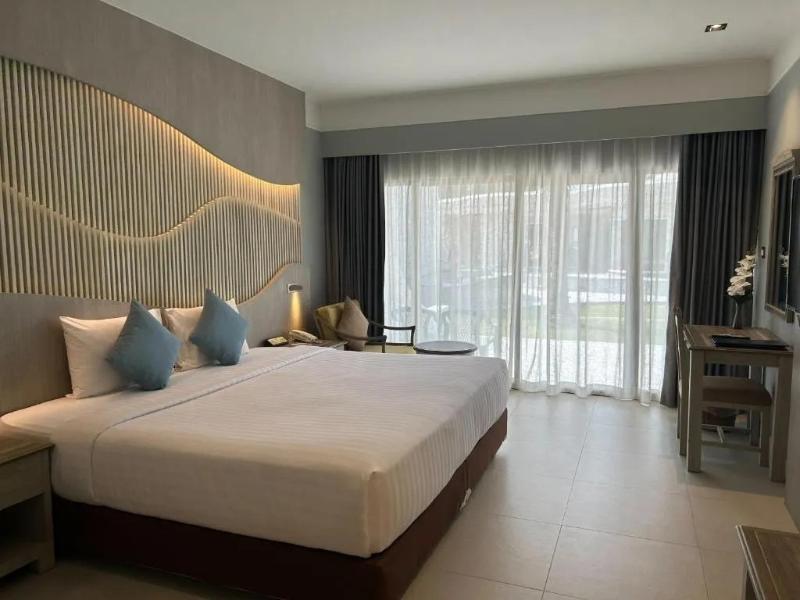 Amora Beach Resort Phuket - Oda