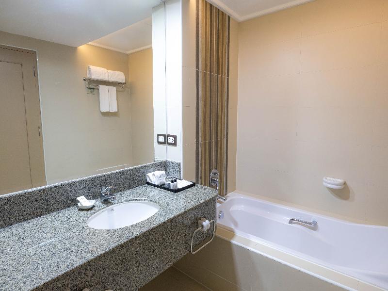 Amora Beach Resort Phuket - Oda