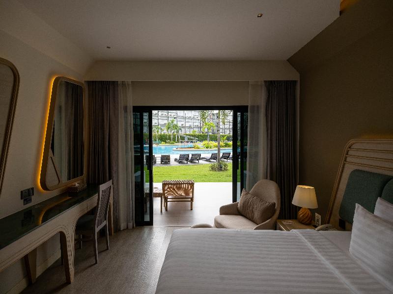 Amora Beach Resort Phuket - Oda