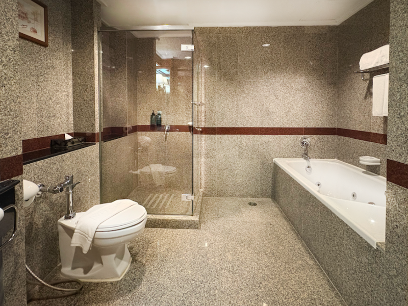 Amora Beach Resort Phuket - Oda