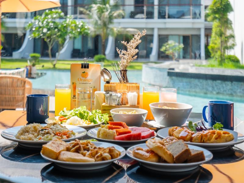 Amora Beach Resort Phuket - Restoran