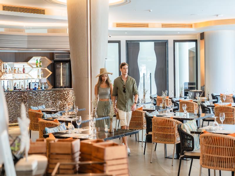Amora Beach Resort Phuket - Restoran