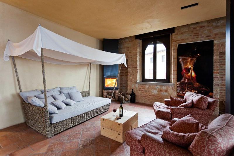 Castello Di Gabiano - Lobi