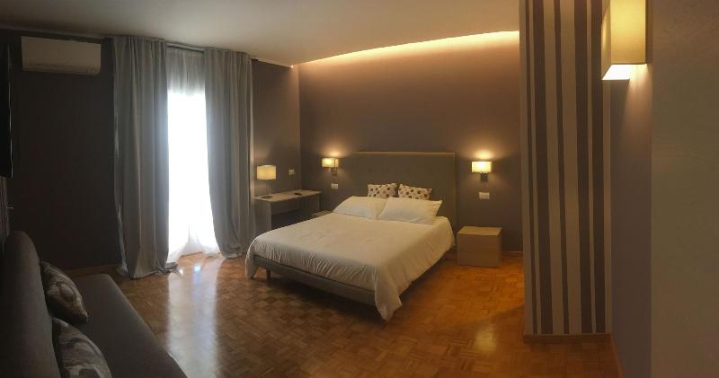 Robin Rooms - Genel
