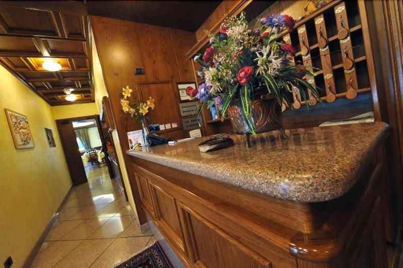 Hotel Beau Sejour - Lobi