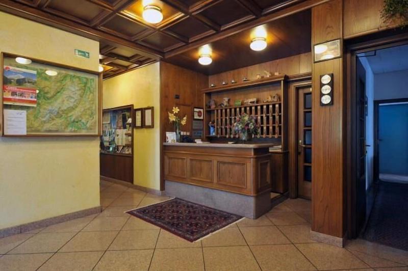 Hotel Beau Sejour - Lobi