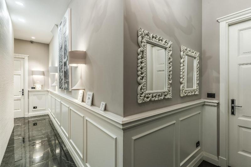 Rhea Silvia Luxury Rooms Spagna - Lobi