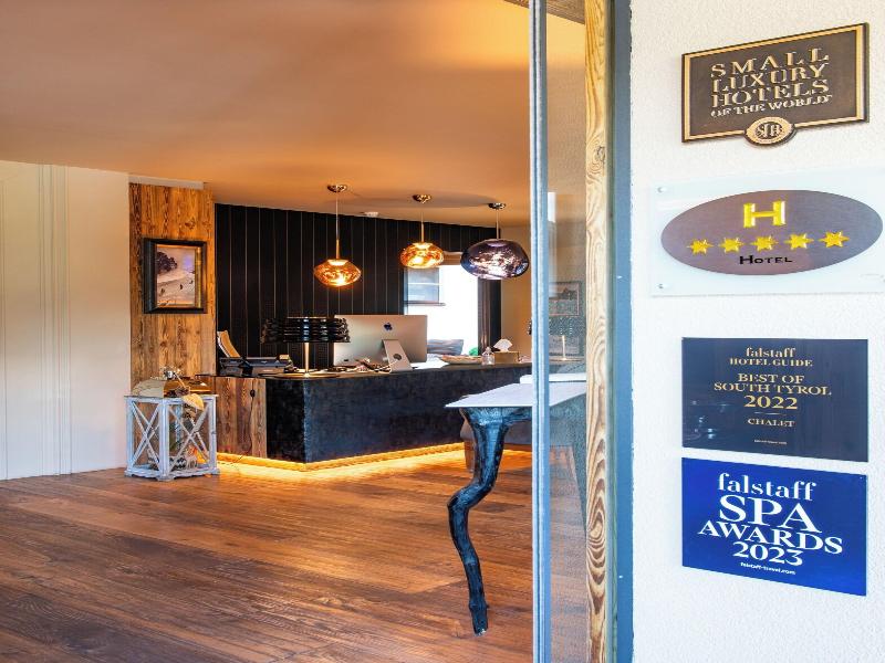 Hotel Montchalet - Lobi
