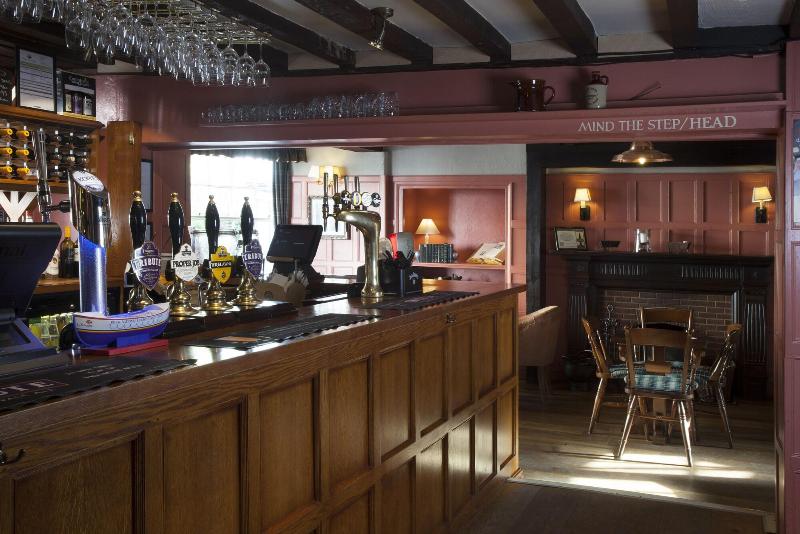 The Globe - Bar