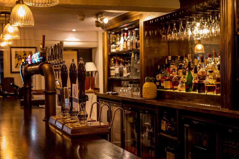 Queens Arms - Bar