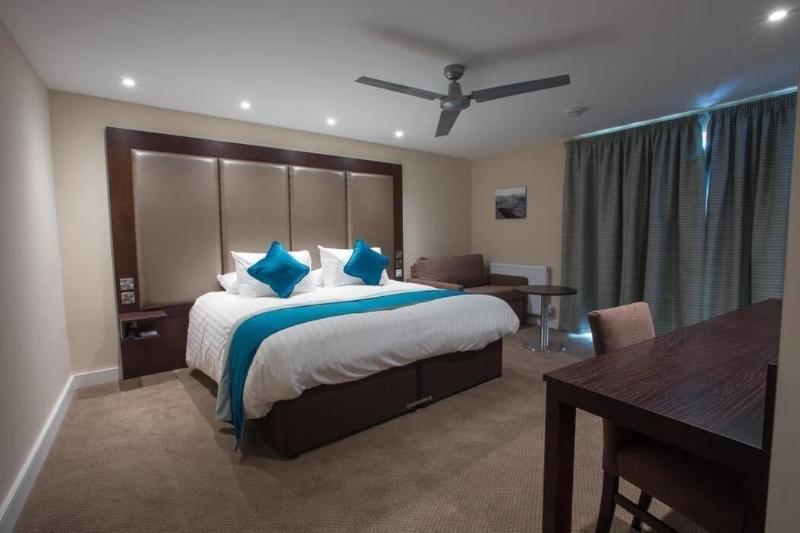The Burton Hotel And Cloud Nine - Oda