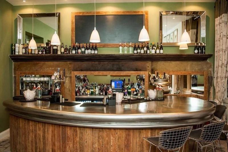 Falcon Manor Hotel - Bar