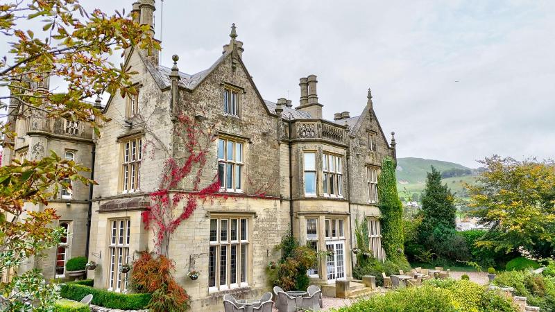 Falcon Manor Hotel - Genel