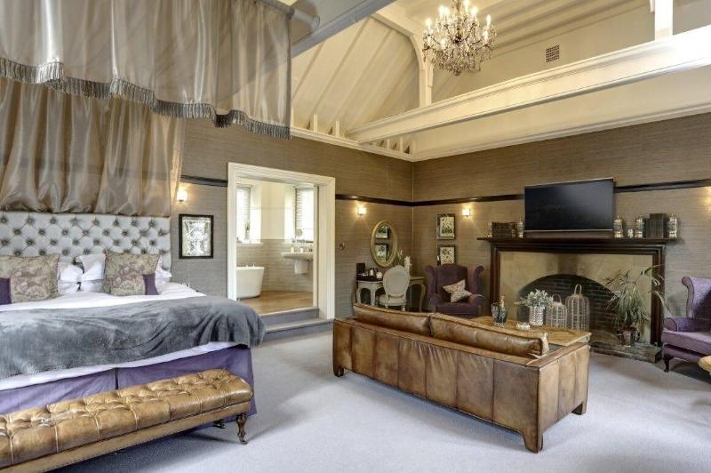 Falcon Manor Hotel - Oda