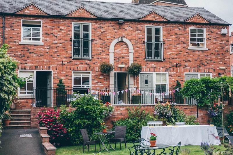 Darwin's Townhouse - Genel