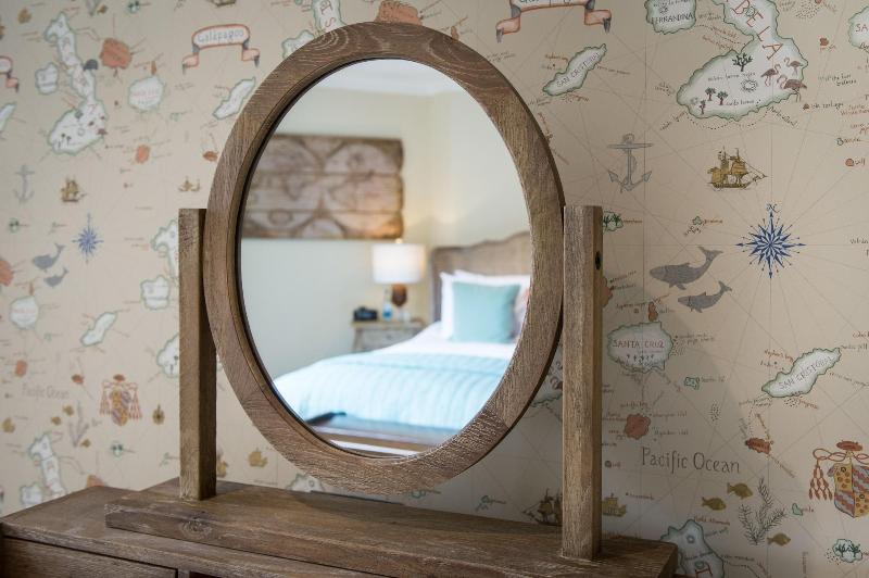 Darwin's Townhouse - Oda