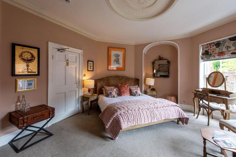 Darwin's Townhouse - Oda