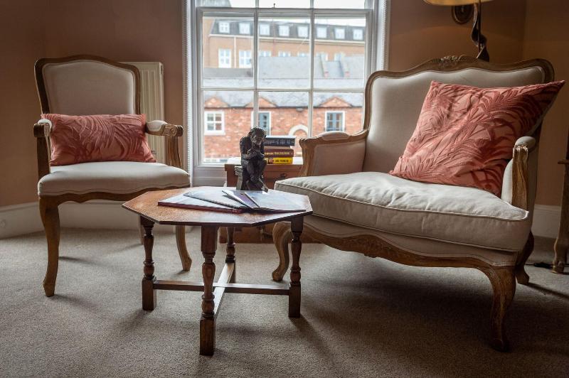 Darwin's Townhouse - Oda