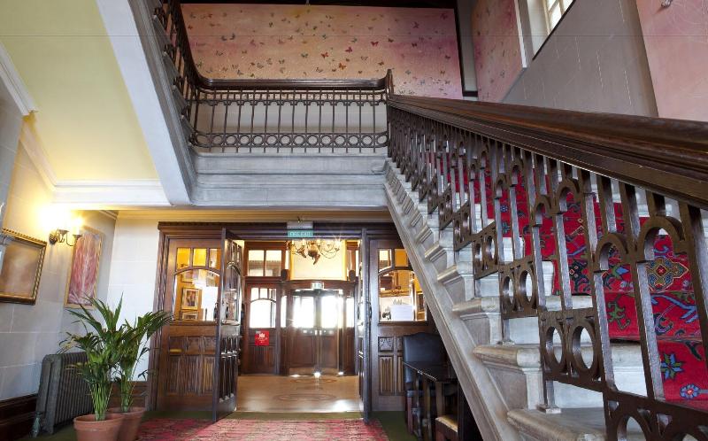 Camelot Castle Hotel - Lobi