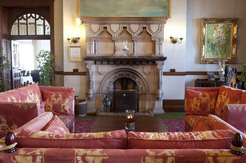 Camelot Castle Hotel - Lobi