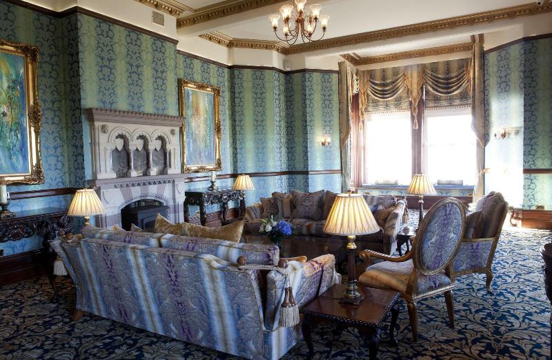 Camelot Castle Hotel - Lobi