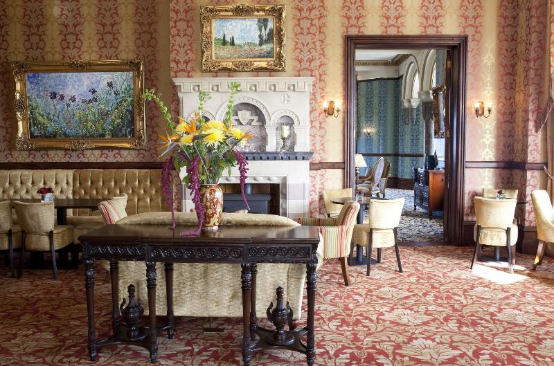 Camelot Castle Hotel - Lobi