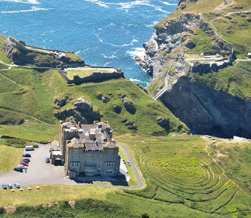 Camelot Castle Hotel - Genel
