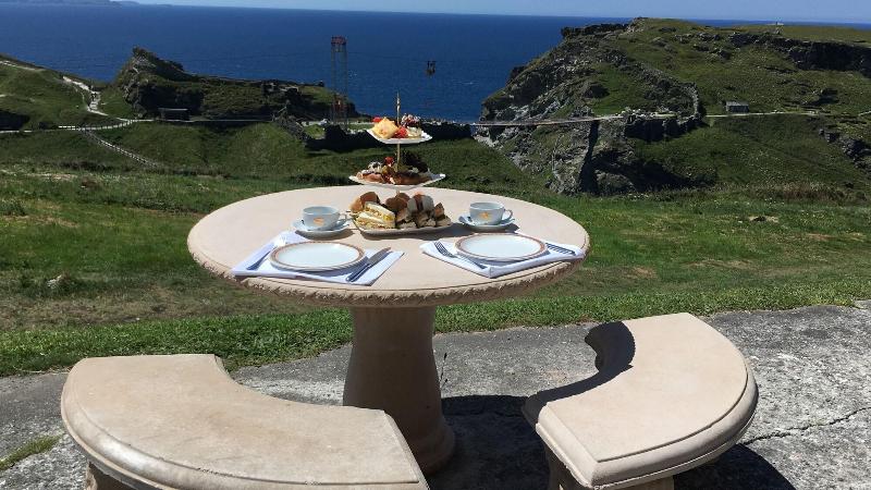 Camelot Castle Hotel - Teras
