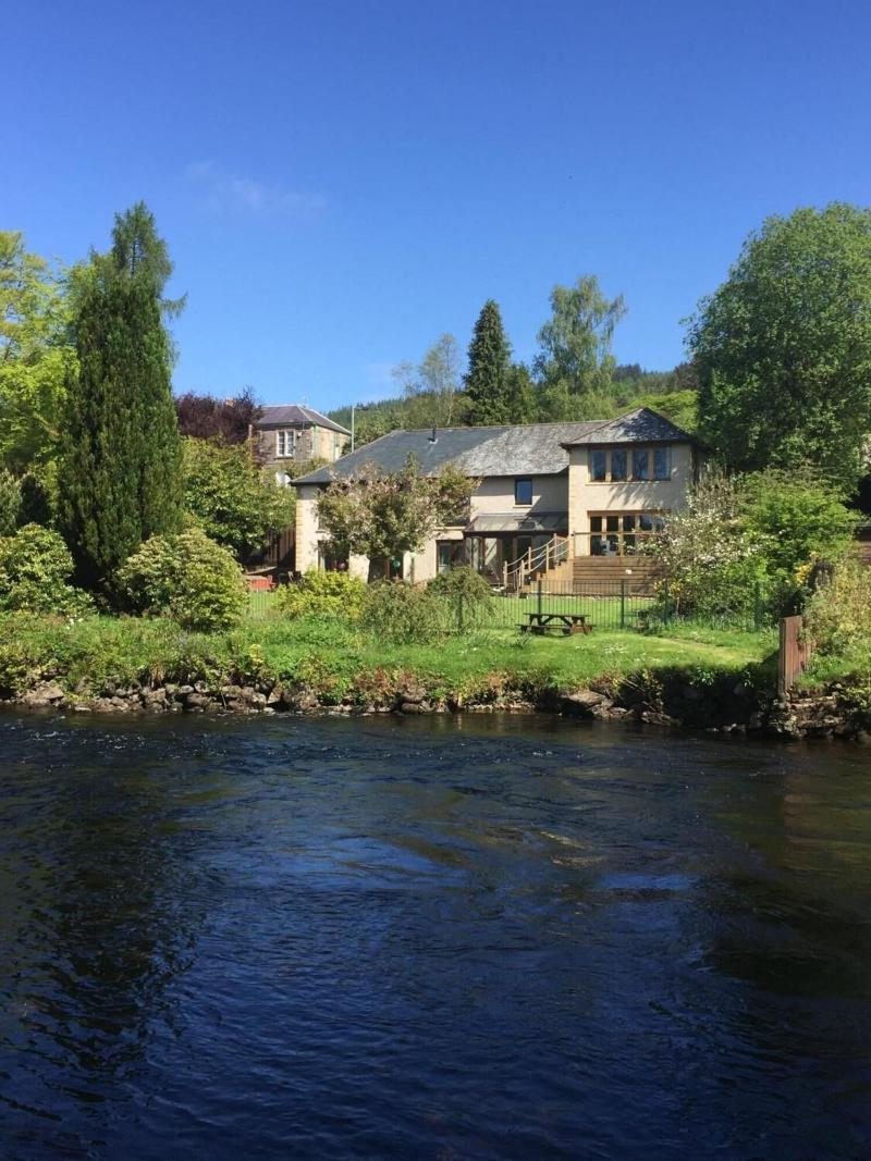 Riverside House - Genel